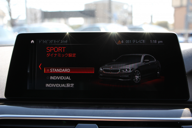 BMW 5シリーズ 530i Mｽﾎﾟｰﾂ 型式変更後ﾓﾃﾞﾙ 高出力 252馬力 新液晶ﾒｰﾀｰ 全ﾋｰﾀｰ黒革 追従ACC HUD ｽﾃｱﾘﾝｸﾞｻﾎﾟｰﾄ ﾀｯﾁ画面ﾅﾋﾞTV 360度ﾊﾟﾉﾗﾏｶﾒﾗ ｱｸﾃｨﾌﾞPDC緊急ﾌﾞﾚｰｷ LEDﾍｯﾄﾞﾗｲﾄ ｵｰﾄﾊｲﾋﾞｰﾑ 電動ﾄﾗﾝｸ 2年保証