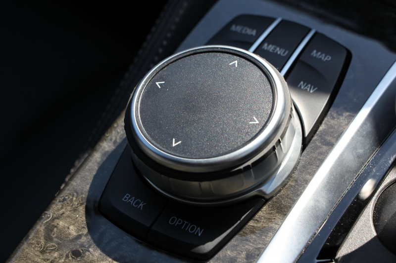 BMW 5シリーズ 530i Mｽﾎﾟｰﾂ 型式変更後ﾓﾃﾞﾙ 高出力 252馬力 新液晶ﾒｰﾀｰ 全ﾋｰﾀｰ黒革 追従ACC HUD ｽﾃｱﾘﾝｸﾞｻﾎﾟｰﾄ ﾀｯﾁ画面ﾅﾋﾞTV 360度ﾊﾟﾉﾗﾏｶﾒﾗ ｱｸﾃｨﾌﾞPDC緊急ﾌﾞﾚｰｷ LEDﾍｯﾄﾞﾗｲﾄ ｵｰﾄﾊｲﾋﾞｰﾑ 電動ﾄﾗﾝｸ 2年保証