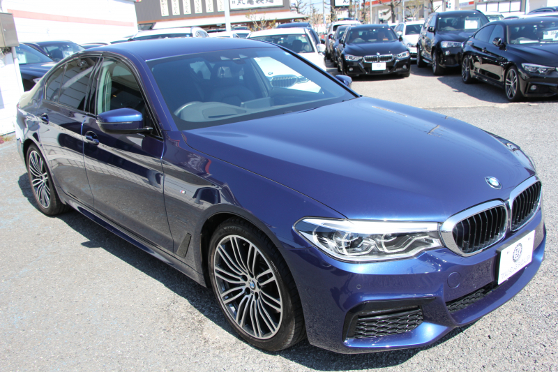 BMW 5シリーズ 530i Mｽﾎﾟｰﾂ 型式変更後ﾓﾃﾞﾙ 高出力 252馬力 新液晶ﾒｰﾀｰ 全ﾋｰﾀｰ黒革 追従ACC HUD ｽﾃｱﾘﾝｸﾞｻﾎﾟｰﾄ ﾀｯﾁ画面ﾅﾋﾞTV 360度ﾊﾟﾉﾗﾏｶﾒﾗ ｱｸﾃｨﾌﾞPDC緊急ﾌﾞﾚｰｷ LEDﾍｯﾄﾞﾗｲﾄ ｵｰﾄﾊｲﾋﾞｰﾑ 電動ﾄﾗﾝｸ 2年保証