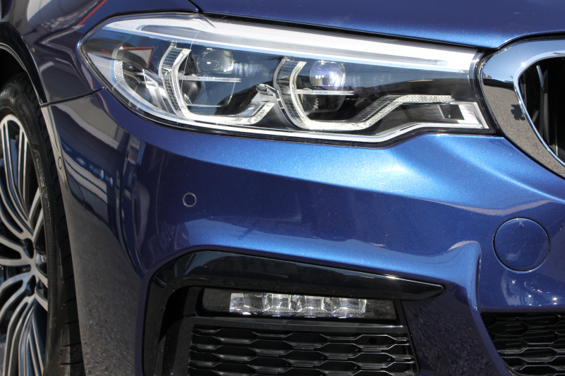 BMW 5シリーズ 530i Mｽﾎﾟｰﾂ 型式変更後ﾓﾃﾞﾙ 高出力 252馬力 新液晶ﾒｰﾀｰ 全ﾋｰﾀｰ黒革 追従ACC HUD ｽﾃｱﾘﾝｸﾞｻﾎﾟｰﾄ ﾀｯﾁ画面ﾅﾋﾞTV 360度ﾊﾟﾉﾗﾏｶﾒﾗ ｱｸﾃｨﾌﾞPDC緊急ﾌﾞﾚｰｷ LEDﾍｯﾄﾞﾗｲﾄ ｵｰﾄﾊｲﾋﾞｰﾑ 電動ﾄﾗﾝｸ 2年保証