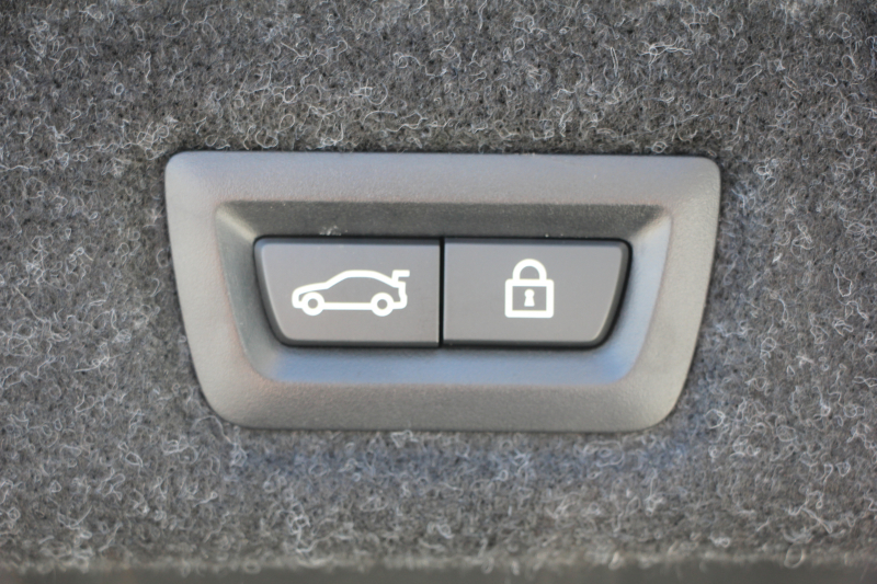 BMW 5シリーズ 530i Mｽﾎﾟｰﾂ 型式変更後ﾓﾃﾞﾙ 高出力 252馬力 新液晶ﾒｰﾀｰ 全ﾋｰﾀｰ黒革 追従ACC HUD ｽﾃｱﾘﾝｸﾞｻﾎﾟｰﾄ ﾀｯﾁ画面ﾅﾋﾞTV 360度ﾊﾟﾉﾗﾏｶﾒﾗ ｱｸﾃｨﾌﾞPDC緊急ﾌﾞﾚｰｷ LEDﾍｯﾄﾞﾗｲﾄ ｵｰﾄﾊｲﾋﾞｰﾑ 電動ﾄﾗﾝｸ 2年保証