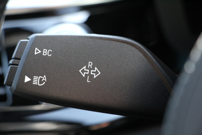 BMW 5シリーズ 530i Mｽﾎﾟｰﾂ 型式変更後ﾓﾃﾞﾙ 高出力 252馬力 新液晶ﾒｰﾀｰ 全ﾋｰﾀｰ黒革 追従ACC HUD ｽﾃｱﾘﾝｸﾞｻﾎﾟｰﾄ ﾀｯﾁ画面ﾅﾋﾞTV 360度ﾊﾟﾉﾗﾏｶﾒﾗ ｱｸﾃｨﾌﾞPDC緊急ﾌﾞﾚｰｷ LEDﾍｯﾄﾞﾗｲﾄ ｵｰﾄﾊｲﾋﾞｰﾑ 電動ﾄﾗﾝｸ 2年保証