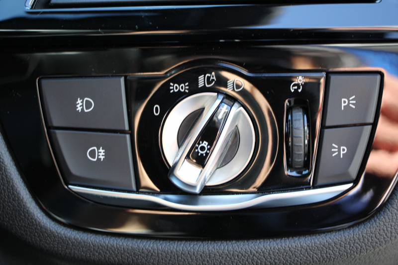 BMW 5シリーズ 530i Mｽﾎﾟｰﾂ 型式変更後ﾓﾃﾞﾙ 高出力 252馬力 新液晶ﾒｰﾀｰ 全ﾋｰﾀｰ黒革 追従ACC HUD ｽﾃｱﾘﾝｸﾞｻﾎﾟｰﾄ ﾀｯﾁ画面ﾅﾋﾞTV 360度ﾊﾟﾉﾗﾏｶﾒﾗ ｱｸﾃｨﾌﾞPDC緊急ﾌﾞﾚｰｷ LEDﾍｯﾄﾞﾗｲﾄ ｵｰﾄﾊｲﾋﾞｰﾑ 電動ﾄﾗﾝｸ 2年保証