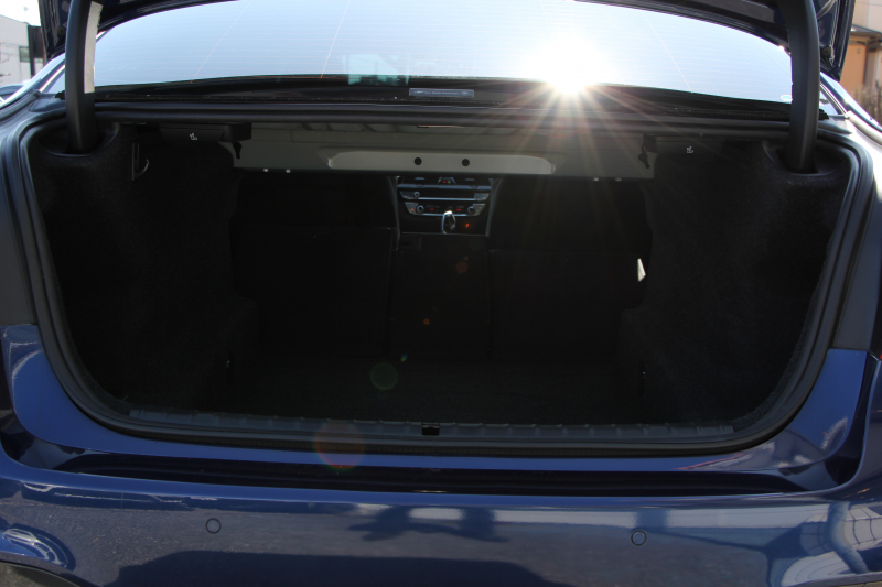 BMW 5シリーズ 530i Mｽﾎﾟｰﾂ 型式変更後ﾓﾃﾞﾙ 高出力 252馬力 新液晶ﾒｰﾀｰ 全ﾋｰﾀｰ黒革 追従ACC HUD ｽﾃｱﾘﾝｸﾞｻﾎﾟｰﾄ ﾀｯﾁ画面ﾅﾋﾞTV 360度ﾊﾟﾉﾗﾏｶﾒﾗ ｱｸﾃｨﾌﾞPDC緊急ﾌﾞﾚｰｷ LEDﾍｯﾄﾞﾗｲﾄ ｵｰﾄﾊｲﾋﾞｰﾑ 電動ﾄﾗﾝｸ 2年保証