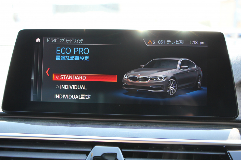 BMW 5シリーズ 530i Mｽﾎﾟｰﾂ 型式変更後ﾓﾃﾞﾙ 高出力 252馬力 新液晶ﾒｰﾀｰ 全ﾋｰﾀｰ黒革 追従ACC HUD ｽﾃｱﾘﾝｸﾞｻﾎﾟｰﾄ ﾀｯﾁ画面ﾅﾋﾞTV 360度ﾊﾟﾉﾗﾏｶﾒﾗ ｱｸﾃｨﾌﾞPDC緊急ﾌﾞﾚｰｷ LEDﾍｯﾄﾞﾗｲﾄ ｵｰﾄﾊｲﾋﾞｰﾑ 電動ﾄﾗﾝｸ 2年保証