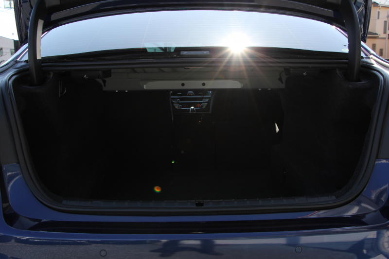 BMW 5シリーズ 530i Mｽﾎﾟｰﾂ 型式変更後ﾓﾃﾞﾙ 高出力 252馬力 新液晶ﾒｰﾀｰ 全ﾋｰﾀｰ黒革 追従ACC HUD ｽﾃｱﾘﾝｸﾞｻﾎﾟｰﾄ ﾀｯﾁ画面ﾅﾋﾞTV 360度ﾊﾟﾉﾗﾏｶﾒﾗ ｱｸﾃｨﾌﾞPDC緊急ﾌﾞﾚｰｷ LEDﾍｯﾄﾞﾗｲﾄ ｵｰﾄﾊｲﾋﾞｰﾑ 電動ﾄﾗﾝｸ 2年保証