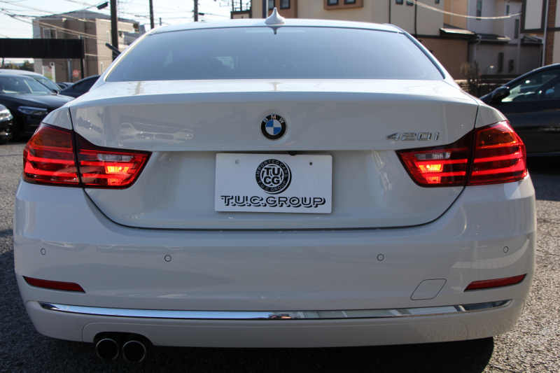 BMW 4シリーズ 420i ｸｰﾍﾟﾗｸﾞｼﾞｭｱﾘｰ 変更後新ｴﾝｼﾞﾝ ｻﾄﾞﾙﾌﾞﾗｳﾝﾚｻﾞｰ ｼｰﾄﾋｰﾀｰ 追従ACC ﾚｰﾝﾁｪﾝｼﾞ警告 衝突軽減ﾌﾞﾚｰｷ 車線逸脱警告 歩行者警告 ﾀｯﾁﾊﾟｯﾄﾞ対応HDDﾅﾋﾞBｶﾒﾗ Bluetooth接続 ｽﾏｰﾄｷｰ 2年保証