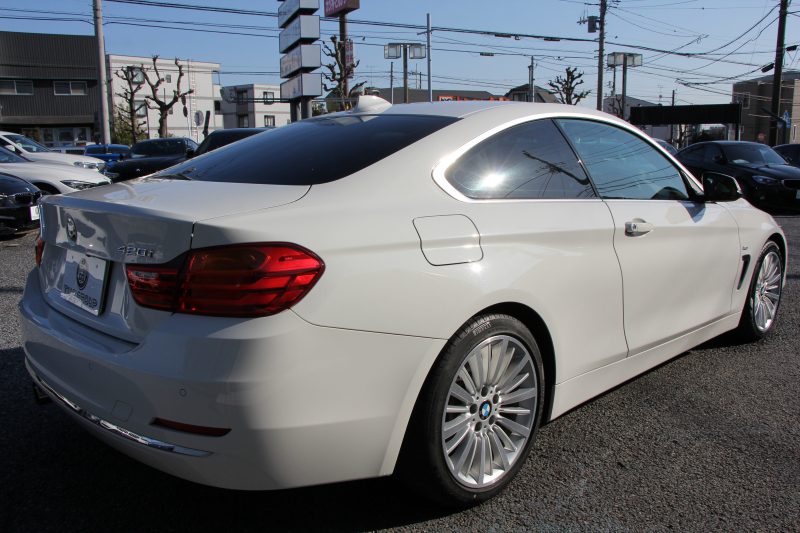 BMW 4シリーズ 420i ｸｰﾍﾟﾗｸﾞｼﾞｭｱﾘｰ 変更後新ｴﾝｼﾞﾝ ｻﾄﾞﾙﾌﾞﾗｳﾝﾚｻﾞｰ ｼｰﾄﾋｰﾀｰ 追従ACC ﾚｰﾝﾁｪﾝｼﾞ警告 衝突軽減ﾌﾞﾚｰｷ 車線逸脱警告 歩行者警告 ﾀｯﾁﾊﾟｯﾄﾞ対応HDDﾅﾋﾞBｶﾒﾗ Bluetooth接続 ｽﾏｰﾄｷｰ 2年保証