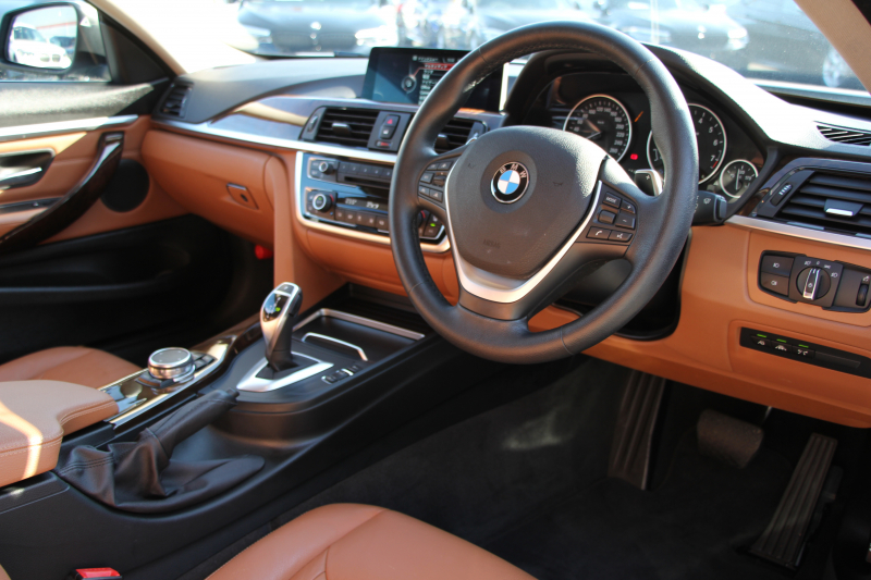 BMW 4シリーズ 420i ｸｰﾍﾟﾗｸﾞｼﾞｭｱﾘｰ 変更後新ｴﾝｼﾞﾝ ｻﾄﾞﾙﾌﾞﾗｳﾝﾚｻﾞｰ ｼｰﾄﾋｰﾀｰ 追従ACC ﾚｰﾝﾁｪﾝｼﾞ警告 衝突軽減ﾌﾞﾚｰｷ 車線逸脱警告 歩行者警告 ﾀｯﾁﾊﾟｯﾄﾞ対応HDDﾅﾋﾞBｶﾒﾗ Bluetooth接続 ｽﾏｰﾄｷｰ 2年保証