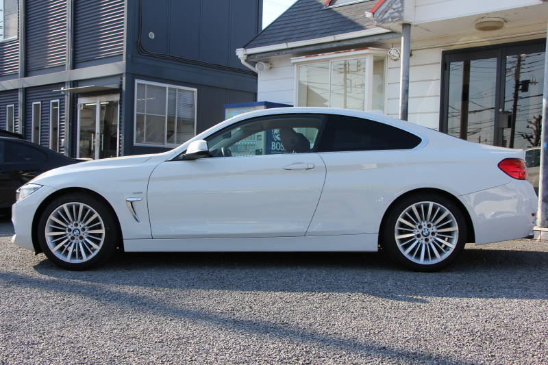 BMW 4シリーズ 420i ｸｰﾍﾟﾗｸﾞｼﾞｭｱﾘｰ 変更後新ｴﾝｼﾞﾝ ｻﾄﾞﾙﾌﾞﾗｳﾝﾚｻﾞｰ ｼｰﾄﾋｰﾀｰ 追従ACC ﾚｰﾝﾁｪﾝｼﾞ警告 衝突軽減ﾌﾞﾚｰｷ 車線逸脱警告 歩行者警告 ﾀｯﾁﾊﾟｯﾄﾞ対応HDDﾅﾋﾞBｶﾒﾗ Bluetooth接続 ｽﾏｰﾄｷｰ 2年保証