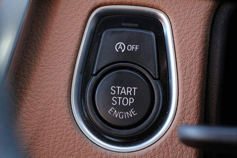 BMW 4シリーズ 420i ｸｰﾍﾟﾗｸﾞｼﾞｭｱﾘｰ 変更後新ｴﾝｼﾞﾝ ｻﾄﾞﾙﾌﾞﾗｳﾝﾚｻﾞｰ ｼｰﾄﾋｰﾀｰ 追従ACC ﾚｰﾝﾁｪﾝｼﾞ警告 衝突軽減ﾌﾞﾚｰｷ 車線逸脱警告 歩行者警告 ﾀｯﾁﾊﾟｯﾄﾞ対応HDDﾅﾋﾞBｶﾒﾗ Bluetooth接続 ｽﾏｰﾄｷｰ 2年保証