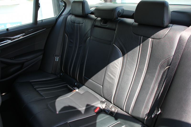 BMW 5シリーズ 530i ﾗｸﾞｼﾞｭｱﾘｰ ｲﾉﾍﾞｰｼｮﾝP 1ｵｰﾅ 真珠色 HUD ﾃﾞｨｽﾌﾟﾚｲｷｰ ﾘﾓｰﾄﾊﾟｰｷﾝｸﾞｼﾞｪｽﾁｬｰC 全ﾋｰﾀｰ黒革 追従ACC ｽﾃｱﾘﾝｸﾞｻﾎﾟｰﾄ LEDﾍｯﾄﾞﾗｲﾄ ｵｰﾄﾊｲﾋﾞｰﾑ ﾀｯﾁ画面HDDﾅﾋﾞTV 360度ｶﾒﾗ 電動ﾄﾗﾝｸ PDC緊急ﾌﾞﾚｰｷ 2年保証