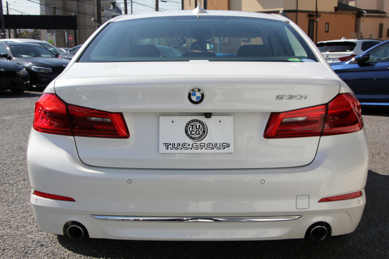 BMW 5シリーズ 530i ﾗｸﾞｼﾞｭｱﾘｰ ｲﾉﾍﾞｰｼｮﾝP 1ｵｰﾅ 真珠色 HUD ﾃﾞｨｽﾌﾟﾚｲｷｰ ﾘﾓｰﾄﾊﾟｰｷﾝｸﾞｼﾞｪｽﾁｬｰC 全ﾋｰﾀｰ黒革 追従ACC ｽﾃｱﾘﾝｸﾞｻﾎﾟｰﾄ LEDﾍｯﾄﾞﾗｲﾄ ｵｰﾄﾊｲﾋﾞｰﾑ ﾀｯﾁ画面HDDﾅﾋﾞTV 360度ｶﾒﾗ 電動ﾄﾗﾝｸ PDC緊急ﾌﾞﾚｰｷ 2年保証