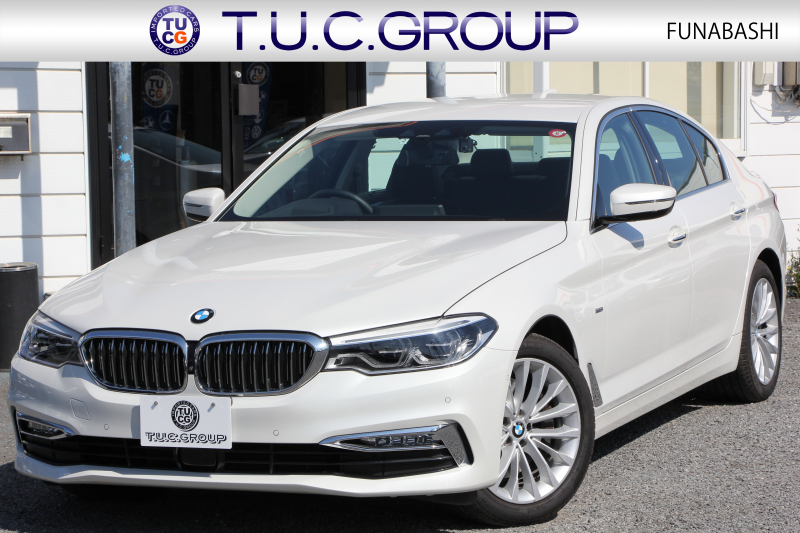 BMW 5シリーズ 530i ﾗｸﾞｼﾞｭｱﾘｰ ｲﾉﾍﾞｰｼｮﾝP 1ｵｰﾅ 真珠色 HUD ﾃﾞｨｽﾌﾟﾚｲｷｰ ﾘﾓｰﾄﾊﾟｰｷﾝｸﾞｼﾞｪｽﾁｬｰC 全ﾋｰﾀｰ黒革 追従ACC ｽﾃｱﾘﾝｸﾞｻﾎﾟｰﾄ LEDﾍｯﾄﾞﾗｲﾄ ｵｰﾄﾊｲﾋﾞｰﾑ ﾀｯﾁ画面HDDﾅﾋﾞTV 360度ｶﾒﾗ 電動ﾄﾗﾝｸ PDC緊急ﾌﾞﾚｰｷ 2年保証