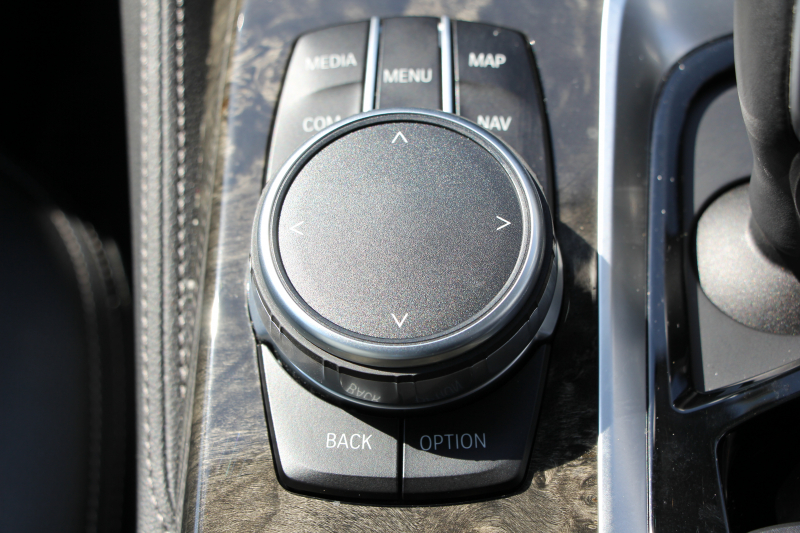 BMW 5シリーズ 530i ﾗｸﾞｼﾞｭｱﾘｰ ｲﾉﾍﾞｰｼｮﾝP 1ｵｰﾅ 真珠色 HUD ﾃﾞｨｽﾌﾟﾚｲｷｰ ﾘﾓｰﾄﾊﾟｰｷﾝｸﾞｼﾞｪｽﾁｬｰC 全ﾋｰﾀｰ黒革 追従ACC ｽﾃｱﾘﾝｸﾞｻﾎﾟｰﾄ LEDﾍｯﾄﾞﾗｲﾄ ｵｰﾄﾊｲﾋﾞｰﾑ ﾀｯﾁ画面HDDﾅﾋﾞTV 360度ｶﾒﾗ 電動ﾄﾗﾝｸ PDC緊急ﾌﾞﾚｰｷ 2年保証