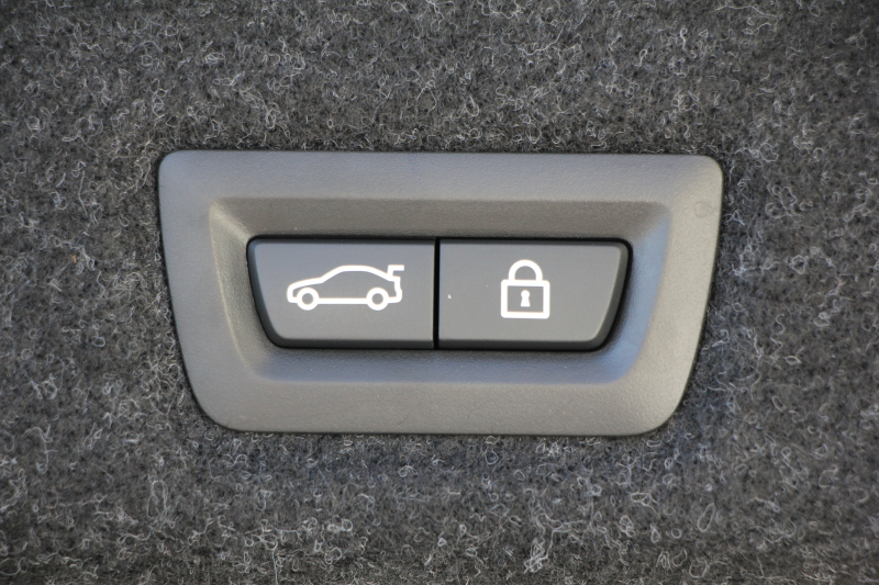 BMW 5シリーズ 530i ﾗｸﾞｼﾞｭｱﾘｰ ｲﾉﾍﾞｰｼｮﾝP 1ｵｰﾅ 真珠色 HUD ﾃﾞｨｽﾌﾟﾚｲｷｰ ﾘﾓｰﾄﾊﾟｰｷﾝｸﾞｼﾞｪｽﾁｬｰC 全ﾋｰﾀｰ黒革 追従ACC ｽﾃｱﾘﾝｸﾞｻﾎﾟｰﾄ LEDﾍｯﾄﾞﾗｲﾄ ｵｰﾄﾊｲﾋﾞｰﾑ ﾀｯﾁ画面HDDﾅﾋﾞTV 360度ｶﾒﾗ 電動ﾄﾗﾝｸ PDC緊急ﾌﾞﾚｰｷ 2年保証