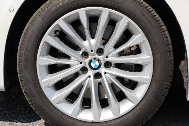 BMW 5シリーズ 530i ﾗｸﾞｼﾞｭｱﾘｰ ｲﾉﾍﾞｰｼｮﾝP 1ｵｰﾅ 真珠色 HUD ﾃﾞｨｽﾌﾟﾚｲｷｰ ﾘﾓｰﾄﾊﾟｰｷﾝｸﾞｼﾞｪｽﾁｬｰC 全ﾋｰﾀｰ黒革 追従ACC ｽﾃｱﾘﾝｸﾞｻﾎﾟｰﾄ LEDﾍｯﾄﾞﾗｲﾄ ｵｰﾄﾊｲﾋﾞｰﾑ ﾀｯﾁ画面HDDﾅﾋﾞTV 360度ｶﾒﾗ 電動ﾄﾗﾝｸ PDC緊急ﾌﾞﾚｰｷ 2年保証