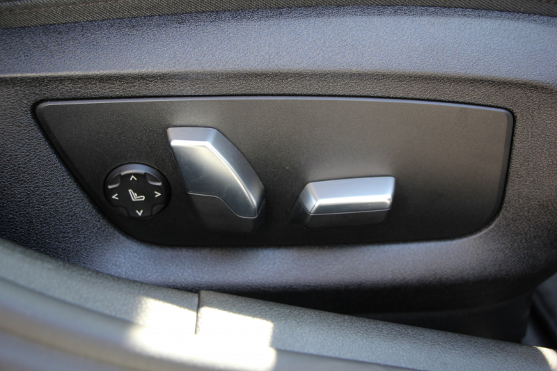 BMW 5シリーズ 530i ﾗｸﾞｼﾞｭｱﾘｰ ｲﾉﾍﾞｰｼｮﾝP 1ｵｰﾅ 真珠色 HUD ﾃﾞｨｽﾌﾟﾚｲｷｰ ﾘﾓｰﾄﾊﾟｰｷﾝｸﾞｼﾞｪｽﾁｬｰC 全ﾋｰﾀｰ黒革 追従ACC ｽﾃｱﾘﾝｸﾞｻﾎﾟｰﾄ LEDﾍｯﾄﾞﾗｲﾄ ｵｰﾄﾊｲﾋﾞｰﾑ ﾀｯﾁ画面HDDﾅﾋﾞTV 360度ｶﾒﾗ 電動ﾄﾗﾝｸ PDC緊急ﾌﾞﾚｰｷ 2年保証