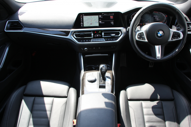 BMW 3シリーズ 320i Mｽﾎﾟｰﾂ ﾊｲﾗｲﾝ ｺﾝﾌｫｰﾄP 1ｵｰﾅ ﾋｰﾀｰ黒革 ﾗﾝﾊﾞｰｻﾎﾟｰﾄ ｵﾌﾟｼｮﾝ19AW 電動ﾄﾗﾝｸ Hifiｽﾋﾟｰｶｰ HUD 真珠色 BMWﾗｲﾌﾞｺｯｸﾋﾟｯﾄ 置くだけ充電 LEDﾍｯﾄﾞﾗｲﾄ ｱﾝﾋﾞｴﾝﾄﾗｲﾄ 追従ACC ｽﾃｱﾘﾝｸﾞｻﾎﾟｰﾄ ｱｯﾌﾟﾙｶｰﾌﾟﾚｲ ﾀｯﾁ画面ﾅﾋﾞ2年保証