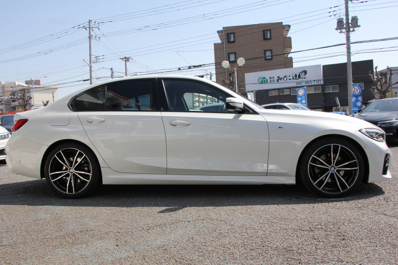 BMW 3シリーズ 320i Mｽﾎﾟｰﾂ ﾊｲﾗｲﾝ ｺﾝﾌｫｰﾄP 1ｵｰﾅ ﾋｰﾀｰ黒革 ﾗﾝﾊﾞｰｻﾎﾟｰﾄ ｵﾌﾟｼｮﾝ19AW 電動ﾄﾗﾝｸ Hifiｽﾋﾟｰｶｰ HUD 真珠色 BMWﾗｲﾌﾞｺｯｸﾋﾟｯﾄ 置くだけ充電 LEDﾍｯﾄﾞﾗｲﾄ ｱﾝﾋﾞｴﾝﾄﾗｲﾄ 追従ACC ｽﾃｱﾘﾝｸﾞｻﾎﾟｰﾄ ｱｯﾌﾟﾙｶｰﾌﾟﾚｲ ﾀｯﾁ画面ﾅﾋﾞ2年保証