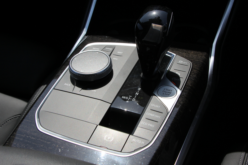 BMW 3シリーズ 320i Mｽﾎﾟｰﾂ ﾊｲﾗｲﾝ ｺﾝﾌｫｰﾄP 1ｵｰﾅ ﾋｰﾀｰ黒革 ﾗﾝﾊﾞｰｻﾎﾟｰﾄ ｵﾌﾟｼｮﾝ19AW 電動ﾄﾗﾝｸ Hifiｽﾋﾟｰｶｰ HUD 真珠色 BMWﾗｲﾌﾞｺｯｸﾋﾟｯﾄ 置くだけ充電 LEDﾍｯﾄﾞﾗｲﾄ ｱﾝﾋﾞｴﾝﾄﾗｲﾄ 追従ACC ｽﾃｱﾘﾝｸﾞｻﾎﾟｰﾄ ｱｯﾌﾟﾙｶｰﾌﾟﾚｲ ﾀｯﾁ画面ﾅﾋﾞ2年保証