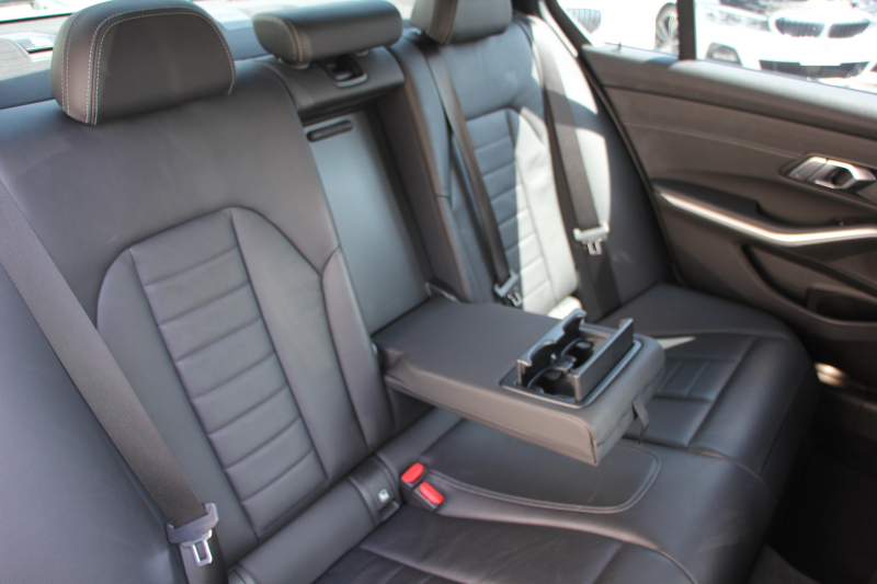 BMW 3シリーズ 320i Mｽﾎﾟｰﾂ ﾊｲﾗｲﾝ ｺﾝﾌｫｰﾄP 1ｵｰﾅ ﾋｰﾀｰ黒革 ﾗﾝﾊﾞｰｻﾎﾟｰﾄ ｵﾌﾟｼｮﾝ19AW 電動ﾄﾗﾝｸ Hifiｽﾋﾟｰｶｰ HUD 真珠色 BMWﾗｲﾌﾞｺｯｸﾋﾟｯﾄ 置くだけ充電 LEDﾍｯﾄﾞﾗｲﾄ ｱﾝﾋﾞｴﾝﾄﾗｲﾄ 追従ACC ｽﾃｱﾘﾝｸﾞｻﾎﾟｰﾄ ｱｯﾌﾟﾙｶｰﾌﾟﾚｲ ﾀｯﾁ画面ﾅﾋﾞ2年保証