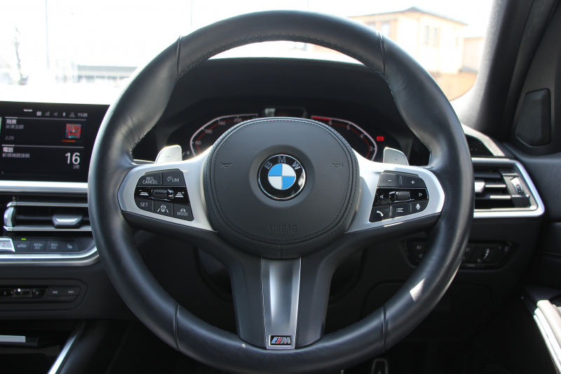 BMW 3シリーズ 320i Mｽﾎﾟｰﾂ ﾊｲﾗｲﾝ ｺﾝﾌｫｰﾄP 1ｵｰﾅ ﾋｰﾀｰ黒革 ﾗﾝﾊﾞｰｻﾎﾟｰﾄ ｵﾌﾟｼｮﾝ19AW 電動ﾄﾗﾝｸ Hifiｽﾋﾟｰｶｰ HUD 真珠色 BMWﾗｲﾌﾞｺｯｸﾋﾟｯﾄ 置くだけ充電 LEDﾍｯﾄﾞﾗｲﾄ ｱﾝﾋﾞｴﾝﾄﾗｲﾄ 追従ACC ｽﾃｱﾘﾝｸﾞｻﾎﾟｰﾄ ｱｯﾌﾟﾙｶｰﾌﾟﾚｲ ﾀｯﾁ画面ﾅﾋﾞ2年保証