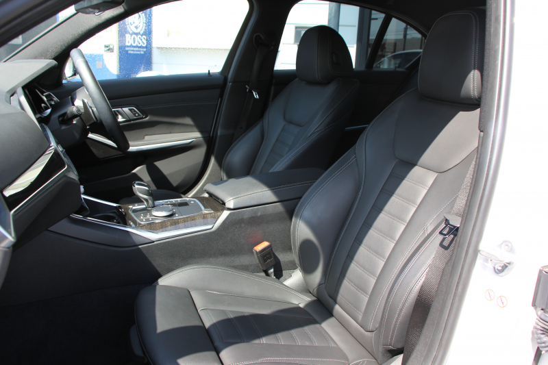 BMW 3シリーズ 320i Mｽﾎﾟｰﾂ ﾊｲﾗｲﾝ ｺﾝﾌｫｰﾄP 1ｵｰﾅ ﾋｰﾀｰ黒革 ﾗﾝﾊﾞｰｻﾎﾟｰﾄ ｵﾌﾟｼｮﾝ19AW 電動ﾄﾗﾝｸ Hifiｽﾋﾟｰｶｰ HUD 真珠色 BMWﾗｲﾌﾞｺｯｸﾋﾟｯﾄ 置くだけ充電 LEDﾍｯﾄﾞﾗｲﾄ ｱﾝﾋﾞｴﾝﾄﾗｲﾄ 追従ACC ｽﾃｱﾘﾝｸﾞｻﾎﾟｰﾄ ｱｯﾌﾟﾙｶｰﾌﾟﾚｲ ﾀｯﾁ画面ﾅﾋﾞ2年保証