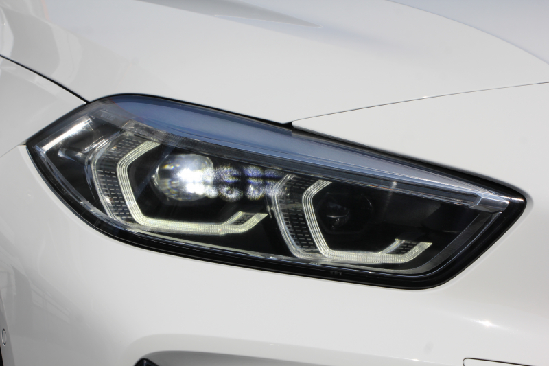 BMW 1シリーズ M135i Xdrive ﾃﾞﾋﾞｭｰP 4WD ﾊﾟﾉﾗﾏｻﾝﾙｰﾌ ﾋｰﾀｰ黒革 Mｽﾎﾟｰﾂｼｰﾄ ｵﾌﾟｼｮﾝ18AW 306馬力 ｱﾀﾞﾌﾟﾃｨﾌﾞｻｽ Mｼｰﾄﾍﾞﾙﾄ ｺﾝﾌｫｰﾄP ﾗｲﾌﾞｺｯｸﾋﾟｯﾄ 追ACC 電動ﾄﾗﾝｸ ｱｯﾌﾟﾙｶｰﾌﾟﾚｲ 純正ﾅﾋﾞPｱｼｽﾄ LEDﾍｯﾄﾞﾗｲﾄ 衝突軽減ﾌﾞﾚｰｷ 2年保証