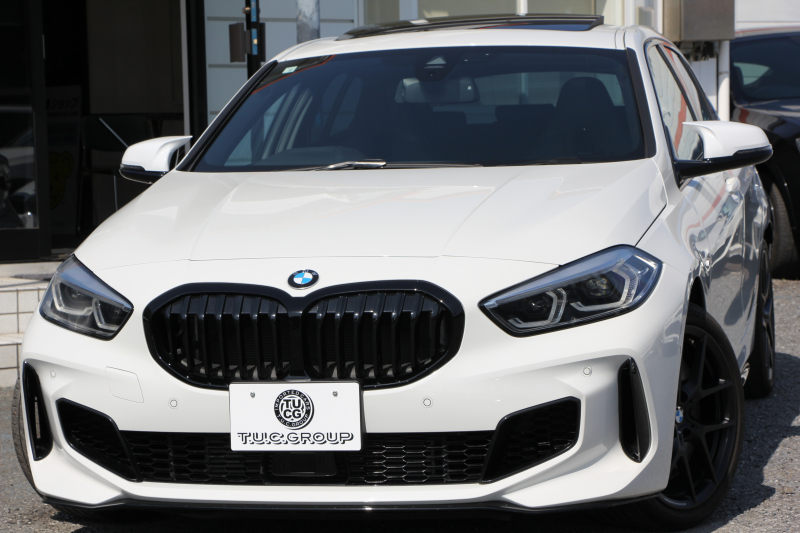 BMW 1シリーズ M135i Xdrive ﾃﾞﾋﾞｭｰP 4WD ﾊﾟﾉﾗﾏｻﾝﾙｰﾌ ﾋｰﾀｰ黒革 Mｽﾎﾟｰﾂｼｰﾄ ｵﾌﾟｼｮﾝ18AW 306馬力 ｱﾀﾞﾌﾟﾃｨﾌﾞｻｽ Mｼｰﾄﾍﾞﾙﾄ ｺﾝﾌｫｰﾄP ﾗｲﾌﾞｺｯｸﾋﾟｯﾄ 追ACC 電動ﾄﾗﾝｸ ｱｯﾌﾟﾙｶｰﾌﾟﾚｲ 純正ﾅﾋﾞPｱｼｽﾄ LEDﾍｯﾄﾞﾗｲﾄ 衝突軽減ﾌﾞﾚｰｷ 2年保証