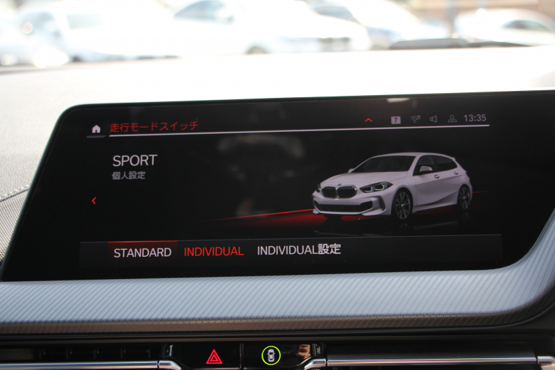 BMW 1シリーズ M135i Xdrive ﾃﾞﾋﾞｭｰP 4WD ﾊﾟﾉﾗﾏｻﾝﾙｰﾌ ﾋｰﾀｰ黒革 Mｽﾎﾟｰﾂｼｰﾄ ｵﾌﾟｼｮﾝ18AW 306馬力 ｱﾀﾞﾌﾟﾃｨﾌﾞｻｽ Mｼｰﾄﾍﾞﾙﾄ ｺﾝﾌｫｰﾄP ﾗｲﾌﾞｺｯｸﾋﾟｯﾄ 追ACC 電動ﾄﾗﾝｸ ｱｯﾌﾟﾙｶｰﾌﾟﾚｲ 純正ﾅﾋﾞPｱｼｽﾄ LEDﾍｯﾄﾞﾗｲﾄ 衝突軽減ﾌﾞﾚｰｷ 2年保証