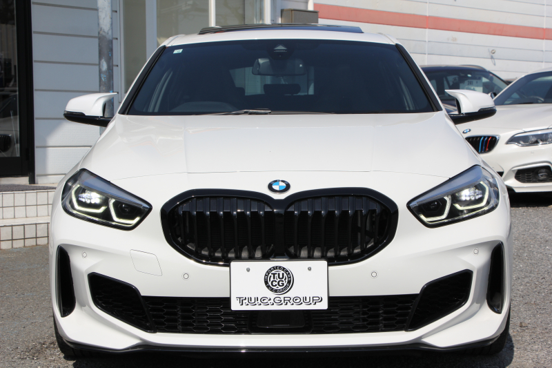 BMW 1シリーズ M135i Xdrive ﾃﾞﾋﾞｭｰP 4WD ﾊﾟﾉﾗﾏｻﾝﾙｰﾌ ﾋｰﾀｰ黒革 Mｽﾎﾟｰﾂｼｰﾄ ｵﾌﾟｼｮﾝ18AW 306馬力 ｱﾀﾞﾌﾟﾃｨﾌﾞｻｽ Mｼｰﾄﾍﾞﾙﾄ ｺﾝﾌｫｰﾄP ﾗｲﾌﾞｺｯｸﾋﾟｯﾄ 追ACC 電動ﾄﾗﾝｸ ｱｯﾌﾟﾙｶｰﾌﾟﾚｲ 純正ﾅﾋﾞPｱｼｽﾄ LEDﾍｯﾄﾞﾗｲﾄ 衝突軽減ﾌﾞﾚｰｷ 2年保証