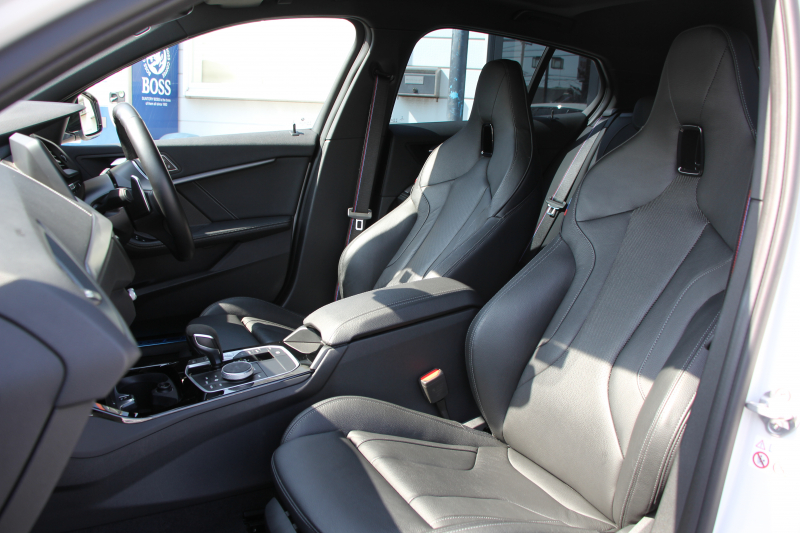 BMW 1シリーズ M135i Xdrive ﾃﾞﾋﾞｭｰP 4WD ﾊﾟﾉﾗﾏｻﾝﾙｰﾌ ﾋｰﾀｰ黒革 Mｽﾎﾟｰﾂｼｰﾄ ｵﾌﾟｼｮﾝ18AW 306馬力 ｱﾀﾞﾌﾟﾃｨﾌﾞｻｽ Mｼｰﾄﾍﾞﾙﾄ ｺﾝﾌｫｰﾄP ﾗｲﾌﾞｺｯｸﾋﾟｯﾄ 追ACC 電動ﾄﾗﾝｸ ｱｯﾌﾟﾙｶｰﾌﾟﾚｲ 純正ﾅﾋﾞPｱｼｽﾄ LEDﾍｯﾄﾞﾗｲﾄ 衝突軽減ﾌﾞﾚｰｷ 2年保証