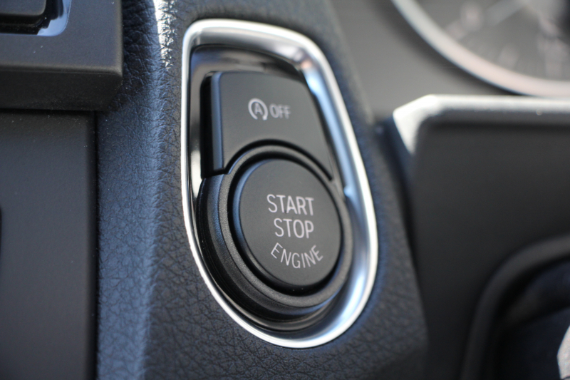 BMW 1シリーズ M135i ﾊﾟｰｷﾝｸﾞｻﾎﾟｰﾄP 320馬力 直6ﾀｰﾎﾞｱﾀﾞﾌﾟﾃｨﾌﾞMｻｽ 専用ﾌﾞﾚｰｷ iﾄﾞﾗｲﾌﾞHDDﾅﾋﾞDVD再生 ﾐｭｰｼﾞｯｸｻｰﾊﾞｰ Bluetoothｵｰﾃﾞｨｵ ﾊﾟﾄﾞﾙｼﾌﾄ 専用ﾌﾞﾚｰｷ 専用18AW 8速AT 専用ｴｱﾛ ｽﾏｰﾄｷｰ 2年保証