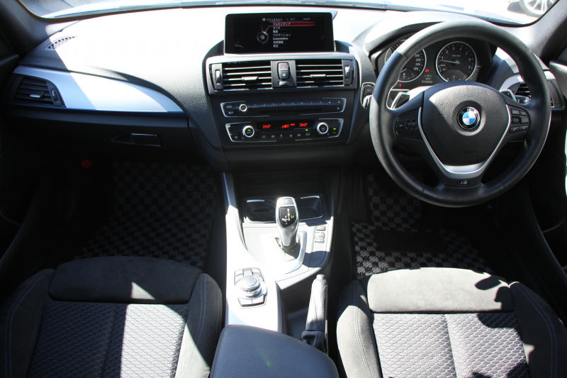BMW 1シリーズ M135i ﾊﾟｰｷﾝｸﾞｻﾎﾟｰﾄP 320馬力 直6ﾀｰﾎﾞｱﾀﾞﾌﾟﾃｨﾌﾞMｻｽ 専用ﾌﾞﾚｰｷ iﾄﾞﾗｲﾌﾞHDDﾅﾋﾞDVD再生 ﾐｭｰｼﾞｯｸｻｰﾊﾞｰ Bluetoothｵｰﾃﾞｨｵ ﾊﾟﾄﾞﾙｼﾌﾄ 専用ﾌﾞﾚｰｷ 専用18AW 8速AT 専用ｴｱﾛ ｽﾏｰﾄｷｰ 2年保証