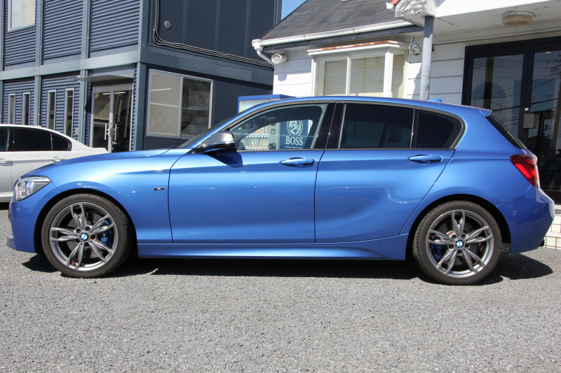 BMW 1シリーズ M135i ﾊﾟｰｷﾝｸﾞｻﾎﾟｰﾄP 320馬力 直6ﾀｰﾎﾞｱﾀﾞﾌﾟﾃｨﾌﾞMｻｽ 専用ﾌﾞﾚｰｷ iﾄﾞﾗｲﾌﾞHDDﾅﾋﾞDVD再生 ﾐｭｰｼﾞｯｸｻｰﾊﾞｰ Bluetoothｵｰﾃﾞｨｵ ﾊﾟﾄﾞﾙｼﾌﾄ 専用ﾌﾞﾚｰｷ 専用18AW 8速AT 専用ｴｱﾛ ｽﾏｰﾄｷｰ 2年保証