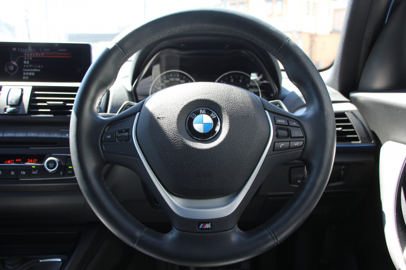 BMW 1シリーズ M135i ﾊﾟｰｷﾝｸﾞｻﾎﾟｰﾄP 320馬力 直6ﾀｰﾎﾞｱﾀﾞﾌﾟﾃｨﾌﾞMｻｽ 専用ﾌﾞﾚｰｷ iﾄﾞﾗｲﾌﾞHDDﾅﾋﾞDVD再生 ﾐｭｰｼﾞｯｸｻｰﾊﾞｰ Bluetoothｵｰﾃﾞｨｵ ﾊﾟﾄﾞﾙｼﾌﾄ 専用ﾌﾞﾚｰｷ 専用18AW 8速AT 専用ｴｱﾛ ｽﾏｰﾄｷｰ 2年保証