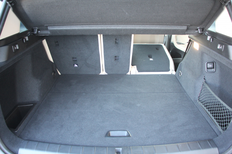 BMW X1 Sdrive18i ﾌｧｯｼｮﾆｽﾀ 限定車 真珠色 追従ACC ﾍﾞｰｼﾞｭ革 ｼｰﾄﾋｰﾀｰ 専用18AW Pｱｼｽﾄ ｺﾝﾌｫｰﾄP 電動ﾄﾗﾝｸ ｳｯﾄﾞﾊﾟﾈﾙ LEDﾍｯﾄﾞﾗｲﾄ HDDﾅﾋﾞBluetooth接続 ｽﾏｰﾄｷｰ ｽﾗｲﾃﾞｨﾝｸﾞﾘｱｼｰﾄ&ﾊﾞｯｸﾚｽﾄﾘﾘｰｽ 2年保証