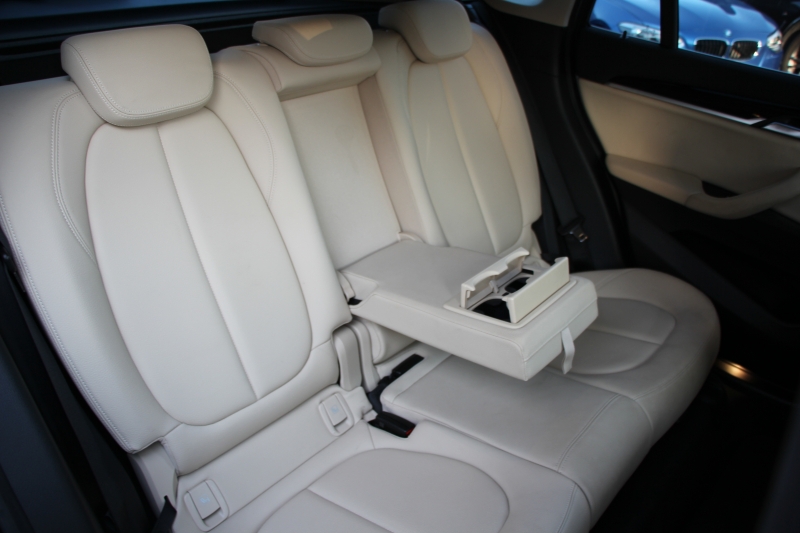 BMW X1 Sdrive18i ﾌｧｯｼｮﾆｽﾀ 限定車 真珠色 追従ACC ﾍﾞｰｼﾞｭ革 ｼｰﾄﾋｰﾀｰ 専用18AW Pｱｼｽﾄ ｺﾝﾌｫｰﾄP 電動ﾄﾗﾝｸ ｳｯﾄﾞﾊﾟﾈﾙ LEDﾍｯﾄﾞﾗｲﾄ HDDﾅﾋﾞBluetooth接続 ｽﾏｰﾄｷｰ ｽﾗｲﾃﾞｨﾝｸﾞﾘｱｼｰﾄ&ﾊﾞｯｸﾚｽﾄﾘﾘｰｽ 2年保証