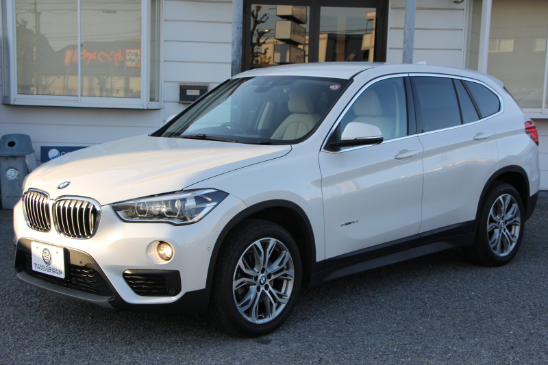 BMW X1 Sdrive18i ﾌｧｯｼｮﾆｽﾀ 限定車 真珠色 追従ACC ﾍﾞｰｼﾞｭ革 ｼｰﾄﾋｰﾀｰ 専用18AW Pｱｼｽﾄ ｺﾝﾌｫｰﾄP 電動ﾄﾗﾝｸ ｳｯﾄﾞﾊﾟﾈﾙ LEDﾍｯﾄﾞﾗｲﾄ HDDﾅﾋﾞBluetooth接続 ｽﾏｰﾄｷｰ ｽﾗｲﾃﾞｨﾝｸﾞﾘｱｼｰﾄ&ﾊﾞｯｸﾚｽﾄﾘﾘｰｽ 2年保証