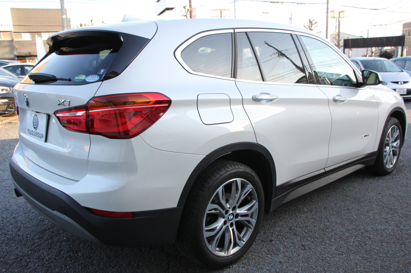 BMW X1 Sdrive18i ﾌｧｯｼｮﾆｽﾀ 限定車 真珠色 追従ACC ﾍﾞｰｼﾞｭ革 ｼｰﾄﾋｰﾀｰ 専用18AW Pｱｼｽﾄ ｺﾝﾌｫｰﾄP 電動ﾄﾗﾝｸ ｳｯﾄﾞﾊﾟﾈﾙ LEDﾍｯﾄﾞﾗｲﾄ HDDﾅﾋﾞBluetooth接続 ｽﾏｰﾄｷｰ ｽﾗｲﾃﾞｨﾝｸﾞﾘｱｼｰﾄ&ﾊﾞｯｸﾚｽﾄﾘﾘｰｽ 2年保証