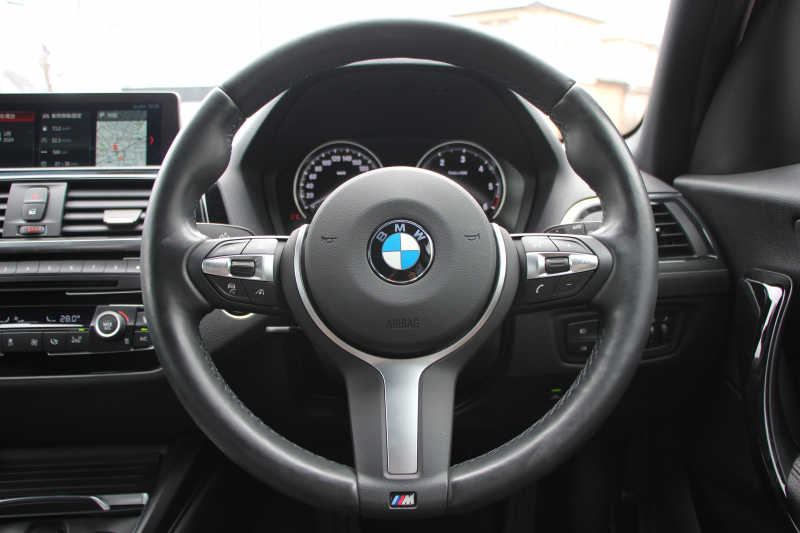 BMW 1シリーズ 118d Mｽﾎﾟｰﾂ ｴﾃﾞｨｼｮﾝｼｬﾄﾞｰ ｱｯﾌﾟｸﾞﾚｰﾄﾞP 特別限定車 最終ﾓﾃﾞﾙ ﾋｰﾀｰ黒革 ｼｰﾄﾒﾓﾘｰ 電動ｼｰﾄ ﾀﾞｰｸLEDﾍｯﾄﾞﾗｲﾄ&ﾃｰﾙ 追従ACC HI-FIｽﾋﾟｰｶｰ ﾌﾙｾｸﾞTV ﾀｯﾁ画面HDDﾅﾋﾞBｶﾒﾗ Bluetoothｵｰﾃﾞｨｵ 衝突軽減ﾌﾞﾚｰｷ 車線逸脱警告 歩行者警告 2年保証