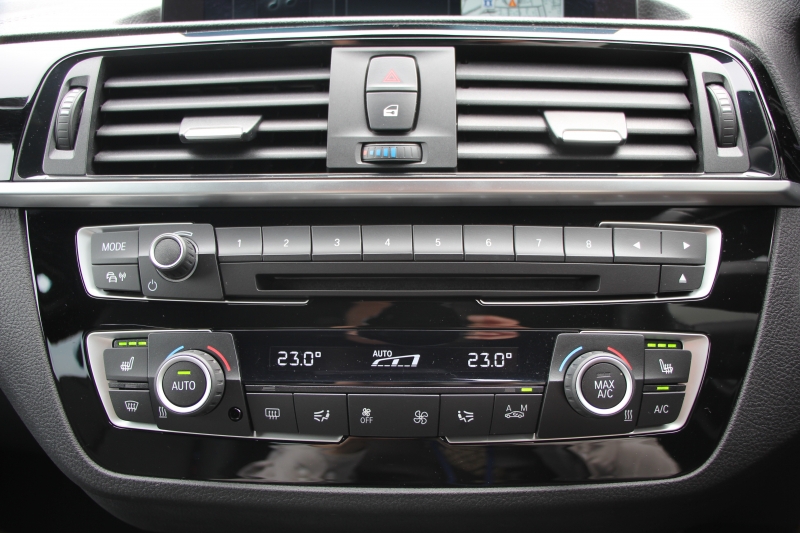 BMW 1シリーズ 118d Mｽﾎﾟｰﾂ ｴﾃﾞｨｼｮﾝｼｬﾄﾞｰ ｱｯﾌﾟｸﾞﾚｰﾄﾞP 特別限定車 最終ﾓﾃﾞﾙ ﾋｰﾀｰ黒革 ｼｰﾄﾒﾓﾘｰ 電動ｼｰﾄ ﾀﾞｰｸLEDﾍｯﾄﾞﾗｲﾄ&ﾃｰﾙ 追従ACC HI-FIｽﾋﾟｰｶｰ ﾌﾙｾｸﾞTV ﾀｯﾁ画面HDDﾅﾋﾞBｶﾒﾗ Bluetoothｵｰﾃﾞｨｵ 衝突軽減ﾌﾞﾚｰｷ 車線逸脱警告 歩行者警告 2年保証