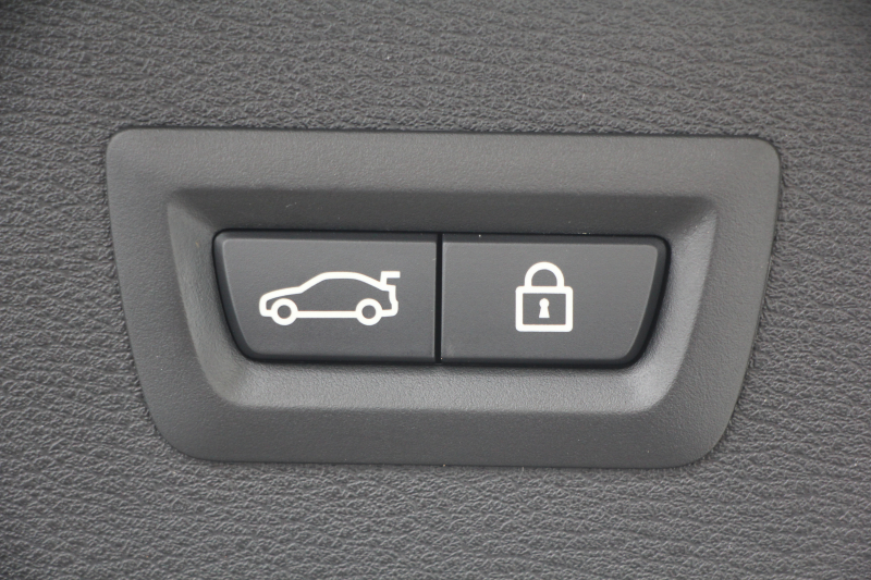 BMW X1 X1 Xdrive25i Xﾗｲﾝ ﾊｲﾗｲﾝ 4WD 希少色 高出力231馬力 ﾋｰﾀｰ黒革 電動ｼｰﾄ&ﾒﾓﾘｰ 追従ACC LEDﾍｯﾄﾞﾗｲﾄ 電動ﾄﾗﾝｸ ｽﾏｰﾄｷｰ Pｱｼｽﾄ ｵﾌﾟｼｮﾝ19AW 衝突軽減ﾌﾞﾚｰｷ 車線逸脱警告 歩行者警告 2年保証