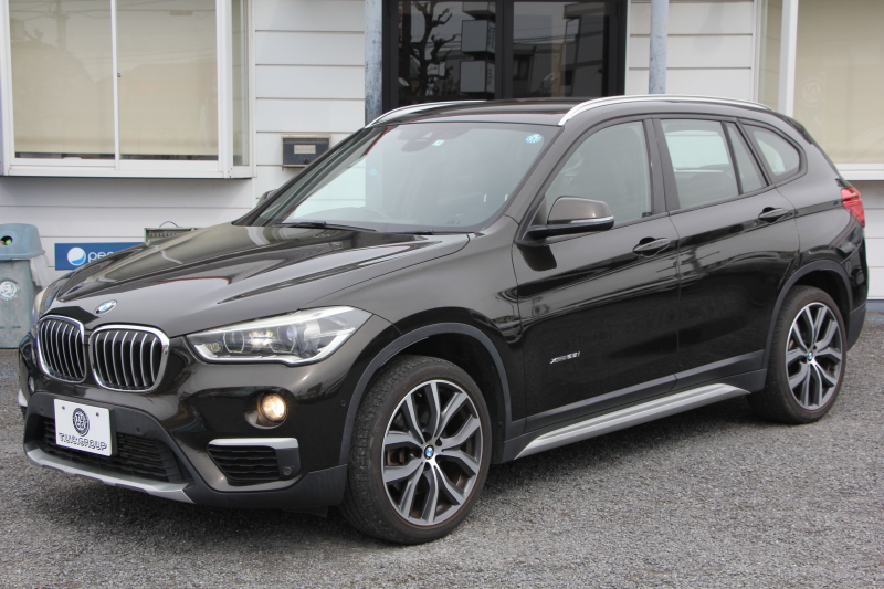 BMW X1 X1 Xdrive25i Xﾗｲﾝ ﾊｲﾗｲﾝ 4WD 希少色 高出力231馬力 ﾋｰﾀｰ黒革 電動ｼｰﾄ&ﾒﾓﾘｰ 追従ACC LEDﾍｯﾄﾞﾗｲﾄ 電動ﾄﾗﾝｸ ｽﾏｰﾄｷｰ Pｱｼｽﾄ ｵﾌﾟｼｮﾝ19AW 衝突軽減ﾌﾞﾚｰｷ 車線逸脱警告 歩行者警告 2年保証