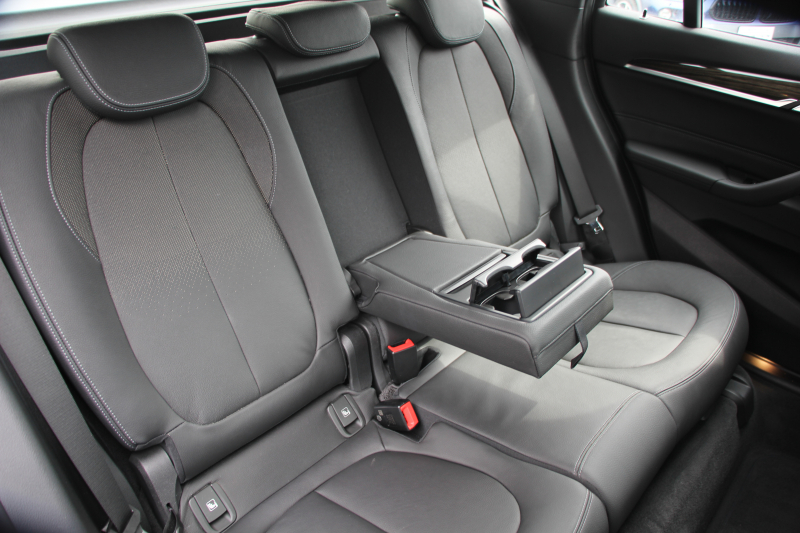 BMW X1 X1 Xdrive25i Xﾗｲﾝ ﾊｲﾗｲﾝ 4WD 希少色 高出力231馬力 ﾋｰﾀｰ黒革 電動ｼｰﾄ&ﾒﾓﾘｰ 追従ACC LEDﾍｯﾄﾞﾗｲﾄ 電動ﾄﾗﾝｸ ｽﾏｰﾄｷｰ Pｱｼｽﾄ ｵﾌﾟｼｮﾝ19AW 衝突軽減ﾌﾞﾚｰｷ 車線逸脱警告 歩行者警告 2年保証