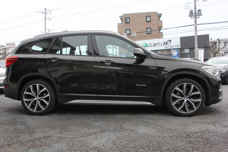 BMW X1 X1 Xdrive25i Xﾗｲﾝ ﾊｲﾗｲﾝ 4WD 希少色 高出力231馬力 ﾋｰﾀｰ黒革 電動ｼｰﾄ&ﾒﾓﾘｰ 追従ACC LEDﾍｯﾄﾞﾗｲﾄ 電動ﾄﾗﾝｸ ｽﾏｰﾄｷｰ Pｱｼｽﾄ ｵﾌﾟｼｮﾝ19AW 衝突軽減ﾌﾞﾚｰｷ 車線逸脱警告 歩行者警告 2年保証