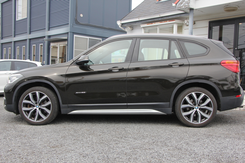 BMW X1 X1 Xdrive25i Xﾗｲﾝ ﾊｲﾗｲﾝ 4WD 希少色 高出力231馬力 ﾋｰﾀｰ黒革 電動ｼｰﾄ&ﾒﾓﾘｰ 追従ACC LEDﾍｯﾄﾞﾗｲﾄ 電動ﾄﾗﾝｸ ｽﾏｰﾄｷｰ Pｱｼｽﾄ ｵﾌﾟｼｮﾝ19AW 衝突軽減ﾌﾞﾚｰｷ 車線逸脱警告 歩行者警告 2年保証