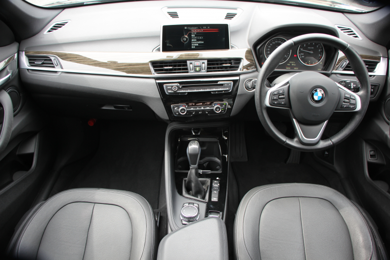 BMW X1 X1 Xdrive25i Xﾗｲﾝ ﾊｲﾗｲﾝ 4WD 希少色 高出力231馬力 ﾋｰﾀｰ黒革 電動ｼｰﾄ&ﾒﾓﾘｰ 追従ACC LEDﾍｯﾄﾞﾗｲﾄ 電動ﾄﾗﾝｸ ｽﾏｰﾄｷｰ Pｱｼｽﾄ ｵﾌﾟｼｮﾝ19AW 衝突軽減ﾌﾞﾚｰｷ 車線逸脱警告 歩行者警告 2年保証