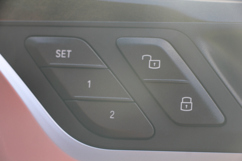 BMW X4 M40i 4WD 直6ﾀｰﾎﾞ360馬力 individual赤×黒ﾚｻﾞｰ 全席ﾋｰﾀｰ 可変ｻｽ 専用ﾃﾞﾌ&21AW LEDﾍｯﾄﾞﾗｲﾄ ｵｰﾄﾊｲﾋﾞｰﾑ 追従ACC ｽﾃｱﾘﾝｸﾞｻﾎﾟｰﾄ HUD 置くだけ充電 Pｱｼｽﾄﾌﾟﾗｽ 360度ｶﾒﾗ 2年保証